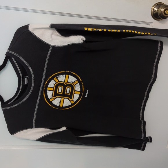 Reebok Tops - Boston Bruins Reebok Sz L Women Black Long Sleeve